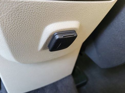 Certified 2017 Ford Escape SE FWD image 17