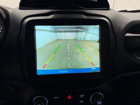 Used 2022 Jeep Renegade Altitude AWD/4WD image 13