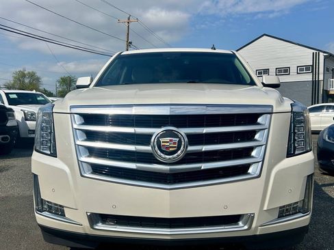 Used 2015 Cadillac Escalade Luxury AWD/4WD image 8