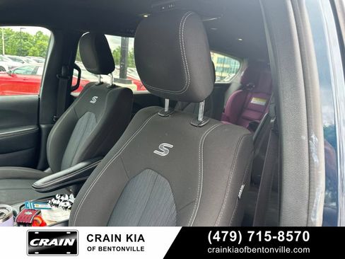 Used 2021 Chrysler Pacifica Touring w/ S Appearance Package FWD image 14