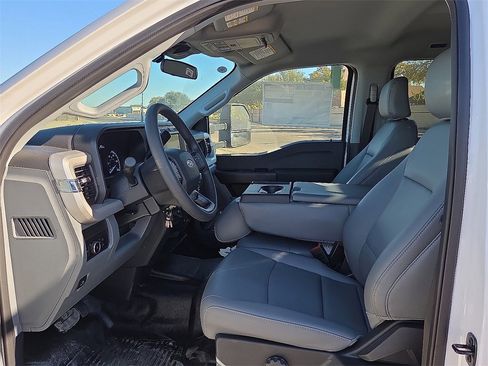 New 2025 Ford F350 XL w/ XL Chrome Package image 19