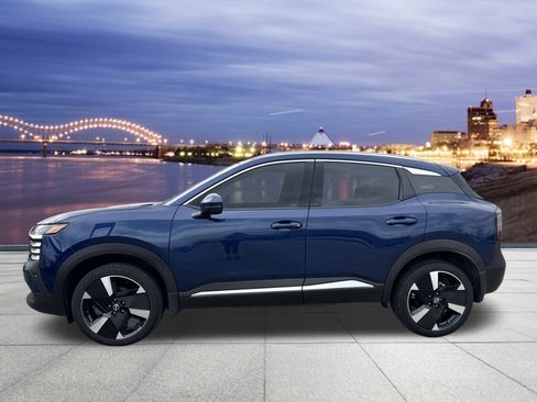 Used 2025 Nissan Kicks SR image 2