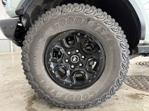 Used 2022 Ford Bronco Wildtrak image 15