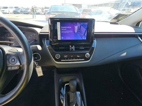 Used 2025 Toyota Corolla LE image 9