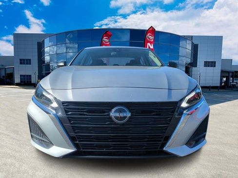 Used 2024 Nissan Altima 2.5 SV image 8