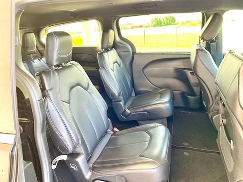 Used 2025 Chrysler Pacifica Select FWD image 23