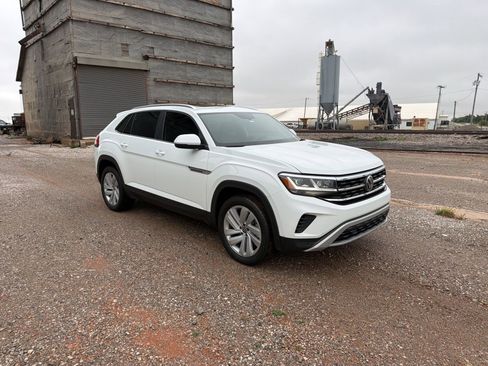 Used 2023 Volkswagen Atlas Cross Sport SE AWD/4WD image 2