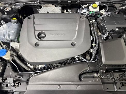 Used 2023 Volvo XC40 B5 Core image 34