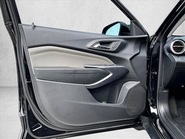 Used 2025 Chevrolet Trax ACTIV FWD image 18