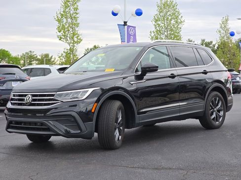 Used 2023 Volkswagen Tiguan SE w/ Panoramic Sunroof Package AWD/4WD image 19