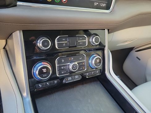 Used 2021 GMC Yukon Denali w/ Denali Premium Package image 23