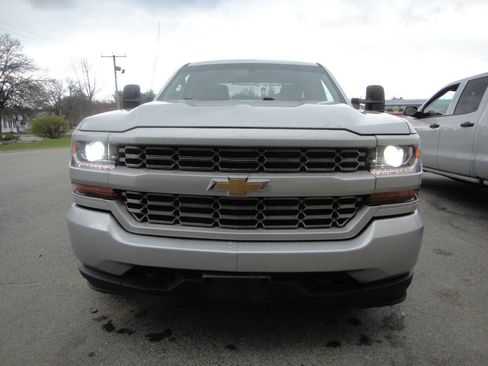 Used 2017 Chevrolet Silverado 1500 Custom w/ Custom Convenience Package AWD/4WD image 2