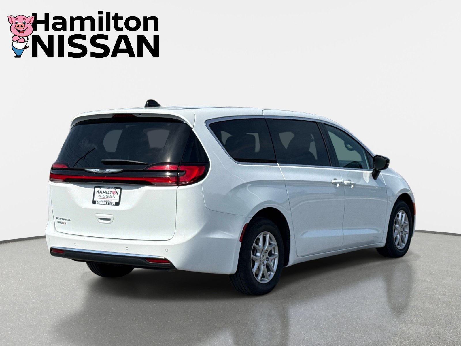 Used 2025 Chrysler Pacifica Select FWD image 2