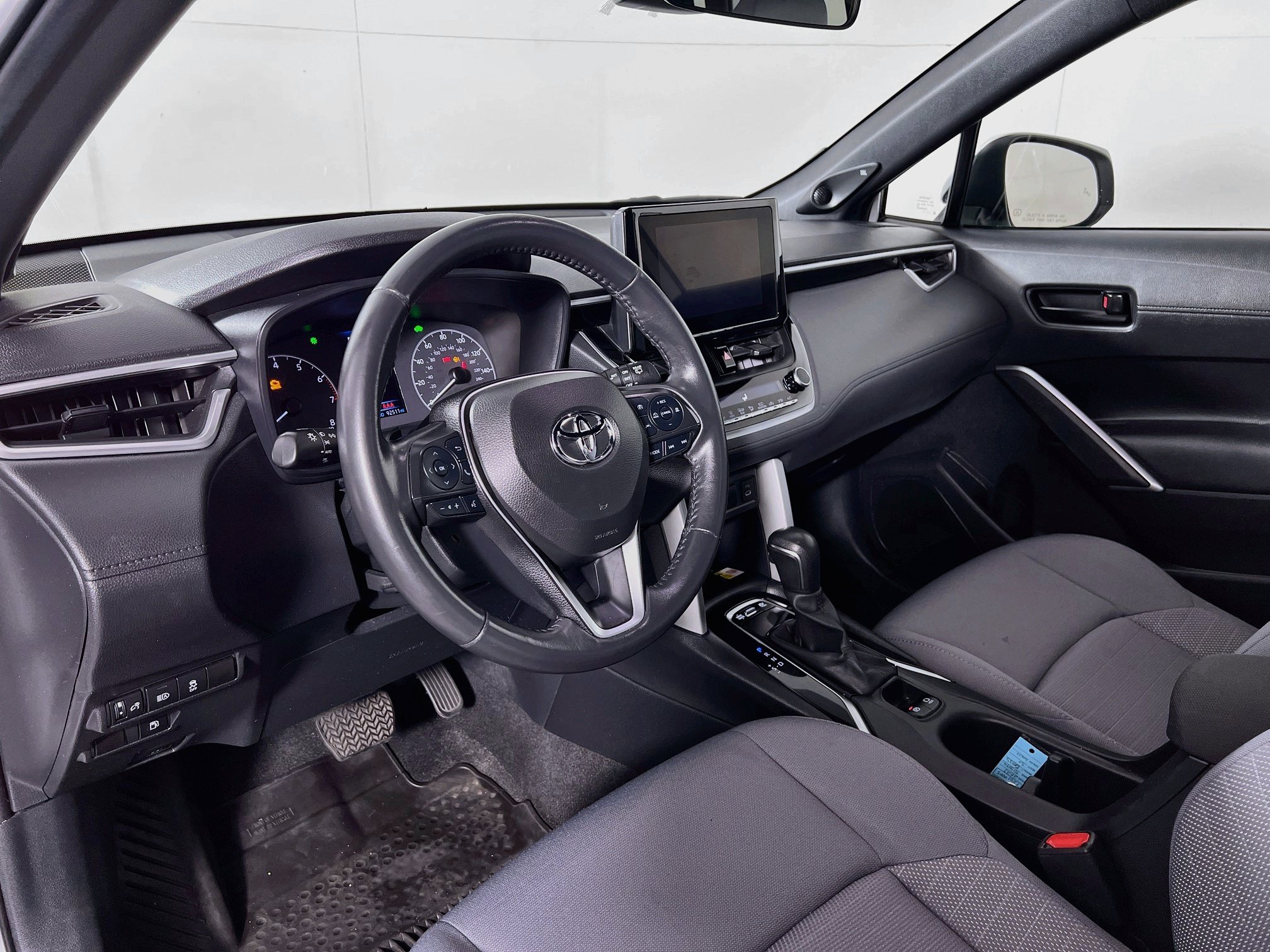 Used 2023 Toyota Corolla Cross AWD Hybrid w/ Moonroof Package image 9