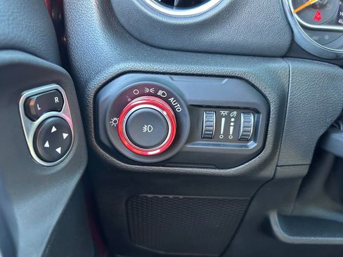 Used 2021 Jeep Wrangler Unlimited Sahara image 20