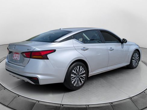 Used 2024 Nissan Altima 2.5 SV FWD image 3