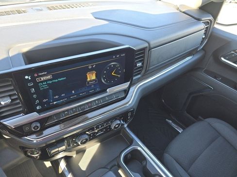 Used 2022 Chevrolet Silverado 1500 LT Trail Boss image 37