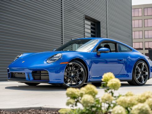 Used 2026 Porsche 911 Carrera T RWD image 55