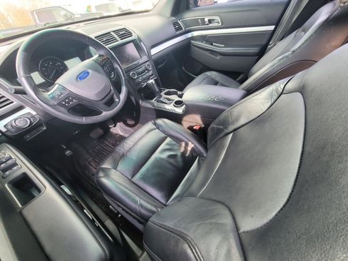 Used 2016 Ford Explorer XLT w/ Equipment Group 202A image 9