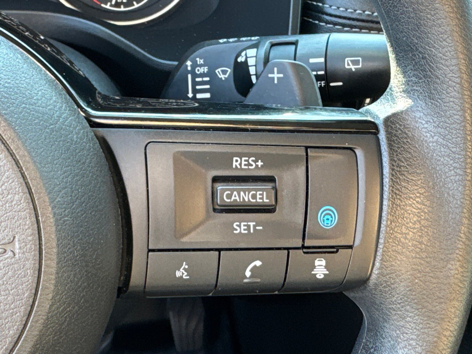 Used 2022 Nissan Rogue SV FWD image 33