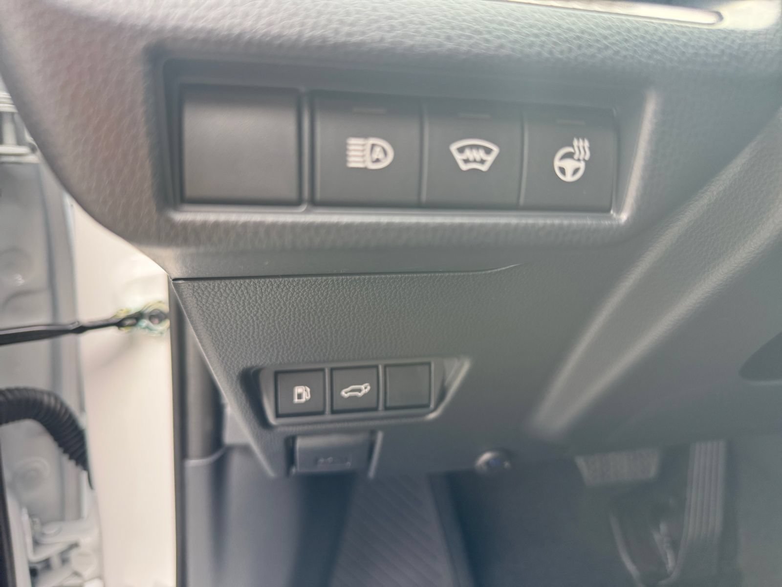 New 2027 Toyota Prius Limited FWD image 18