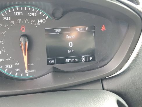 Used 2020 Chevrolet Trax LT w/ LT Convenience Package AWD/4WD image 11
