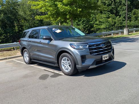 Certified 2026 Ford Explorer Active RWD image 2