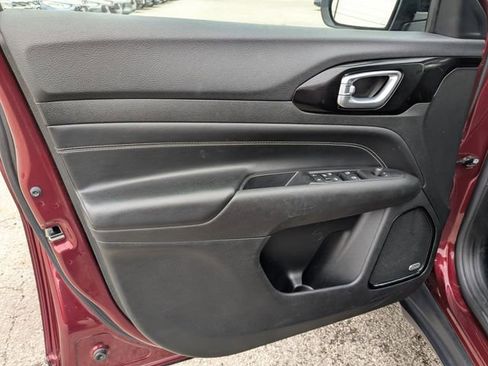 Used 2022 Jeep Compass Altitude w/ Sun and Sound Group image 19