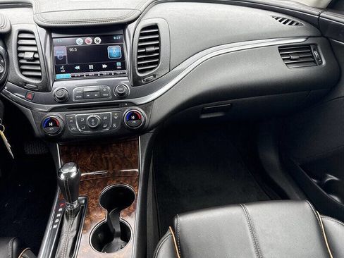 Used 2015 Chevrolet Impala LT w/ Convenience Package image 23