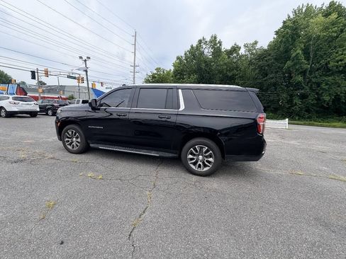 Used 2022 Chevrolet Suburban LT AWD/4WD image 43