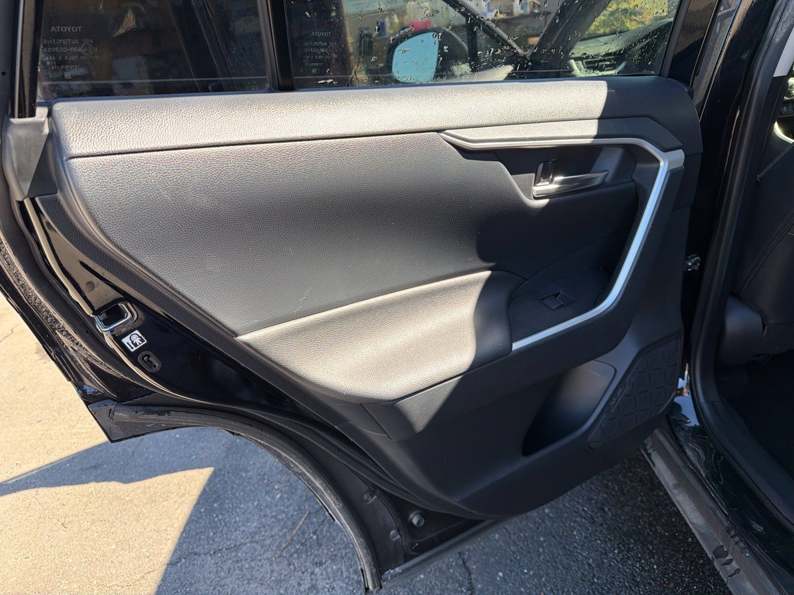 Used 2019 Toyota RAV4 XLE Premium w/ Cold Weather Package AWD/4WD image 11