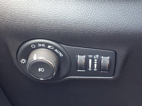 Used 2025 Jeep Compass Limited AWD/4WD image 27