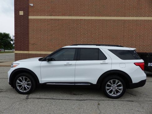 Used 2020 Ford Explorer XLT w/ Equipment Group 202A AWD/4WD image 5