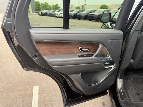 Used 2025 Land Rover Range Rover SE AWD/4WD image 22