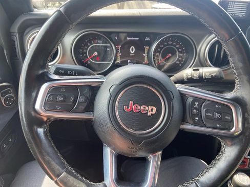Used 2022 Jeep Wrangler Unlimited Rubicon w/ LED Lighting Group AWD/4WD image 38