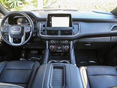 Used 2022 GMC Yukon SLT w/ SLT Premium Package image 16