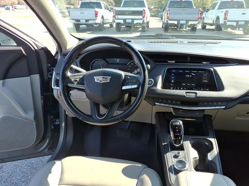 Used 2023 Cadillac XT4 Premium Luxury image 14