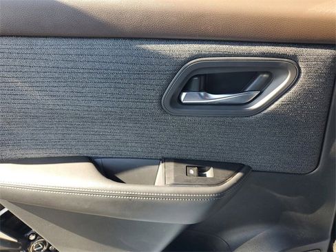 Used 2023 Nissan Rogue SV image 20