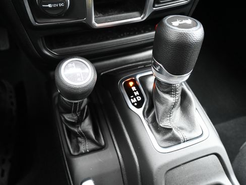 Used 2024 Jeep Wrangler Sport AWD/4WD image 25