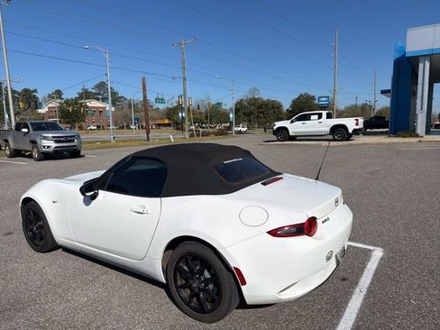Used 2019 MAZDA MX-5 Miata Sport w/ I-ACTIVSENSE Sport Package image 6