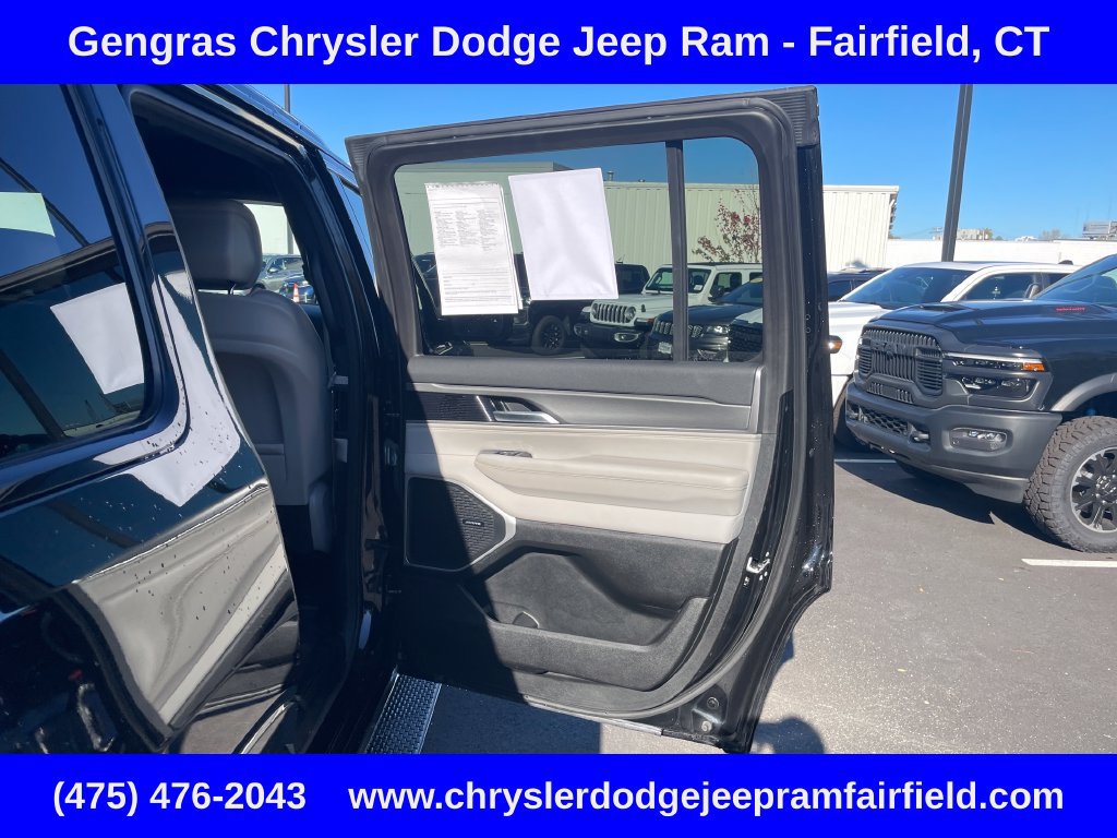 Certified 2025 Jeep Wagoneer Series II AWD/4WD image 25