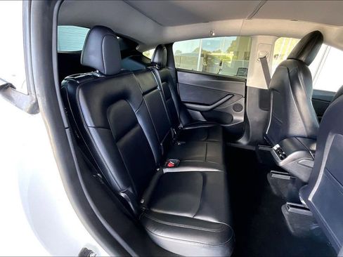 Used 2021 Tesla Model Y Long Range image 25