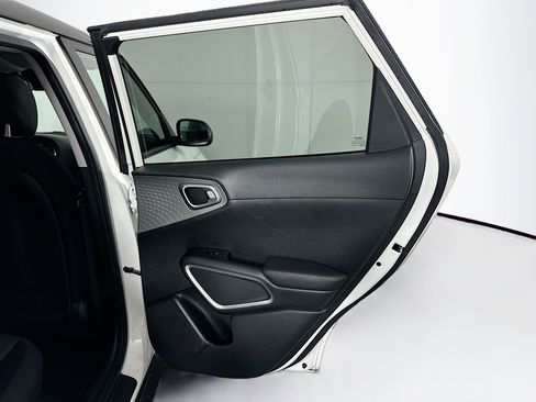 Used 2023 Kia Soul S FWD image 29