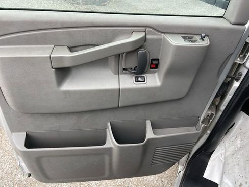 Used 2019 GMC Savana 2500 w/ Driver Convenience Package RWD image 4