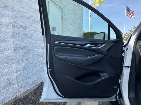 Used 2022 Buick Enclave Premium image 9