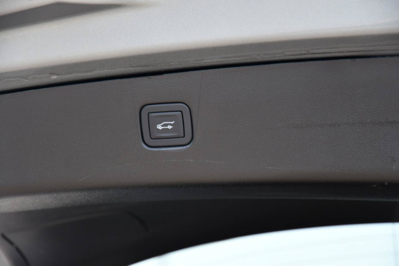 Used 2025 Chevrolet Blazer RS FWD image 8