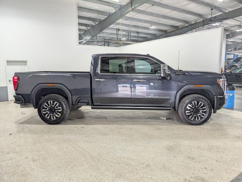 Used 2024 GMC Sierra 2500 Denali Ultimate AWD/4WD image 2