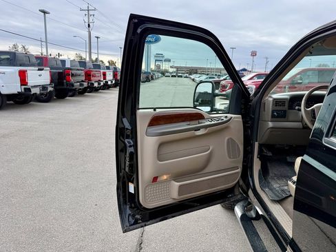 Used 2002 Ford F250 Lariat image 12