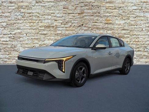 New 2025 Kia K4 LXS image 4
