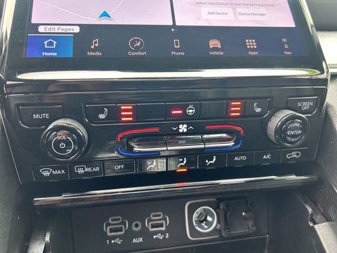 Used 2024 Jeep Grand Cherokee Limited w/ Black Appearance Package AWD/4WD image 20